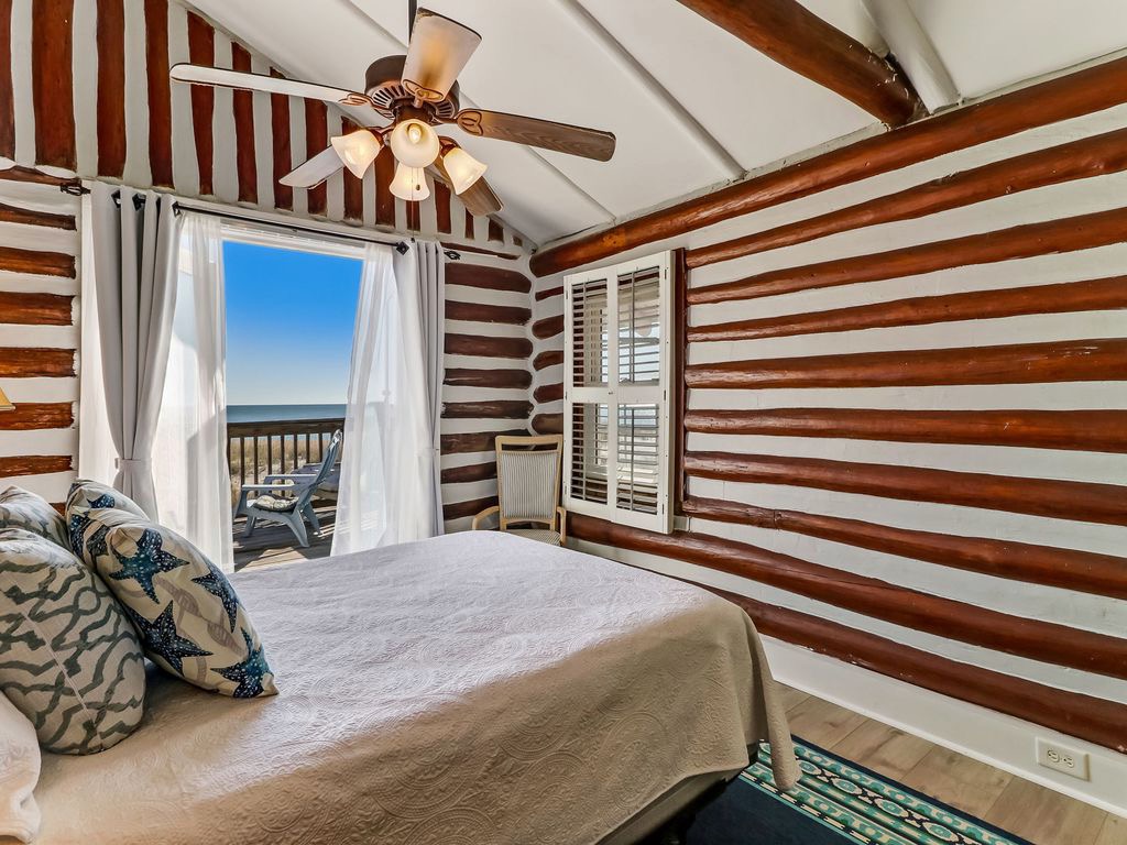 2nd Upstairs queen bedroom. Wake up to spectacular sunrise a