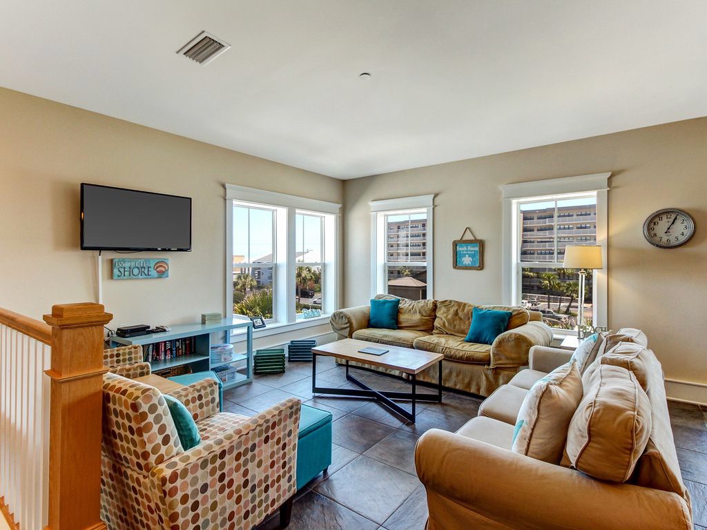 Attractive, Spacious Townhome with Elevator, Just Across the Street ... - Beach Neighborhood Apartments With Private Elevator
